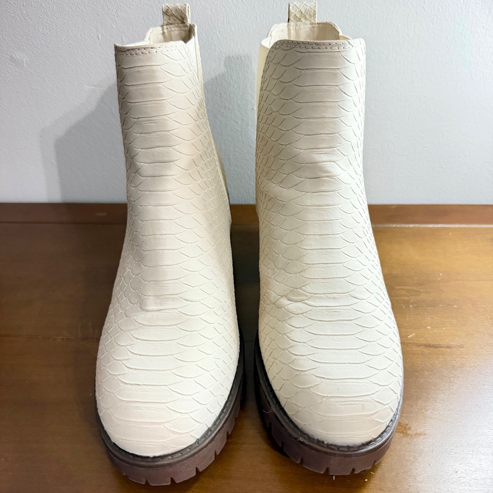 MIA Jody-S Womens Cream Snakeskin Embossed Chelsea Lug Sole Boots GS875004S 8M